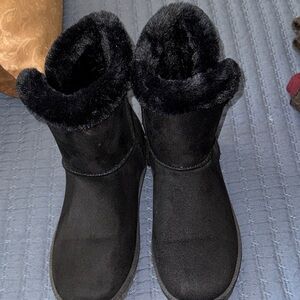 Women's Black Faux Fur-Lined Boots